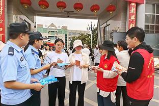 蒙克当选国王队今日最佳防守球员 赛后在更衣室登上“王座”？